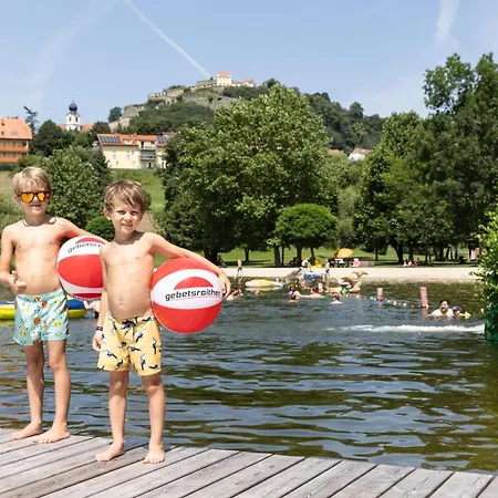 Camping Resort Riegersburg Parque de Campismo *