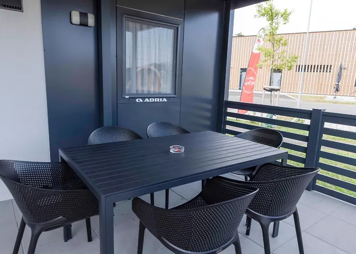 Camping Resort Riegersburg مكان تخييم *